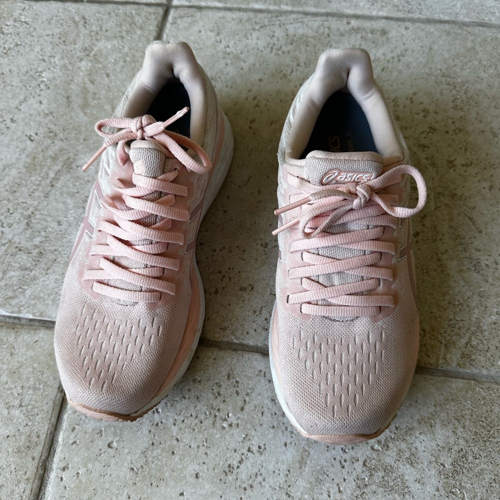 ❌SOLD❌Pink ASICS size 8